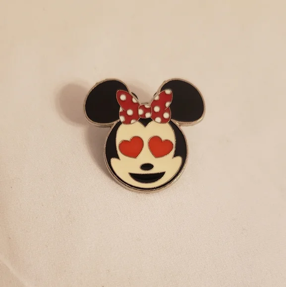 Disney Minnie Mouse Face Heart Eyes Pin - Picture 1 of 4